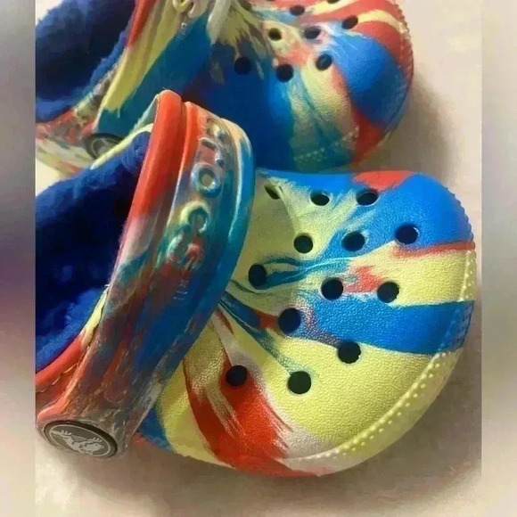 Crocs classic lined marbled toddler clogs colors are blue red yellow white 4C - Picture 4 of 9